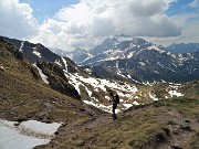 45 Al Passo di Mezzeno (2142 m) con vista verso il massiccio dell'Arera